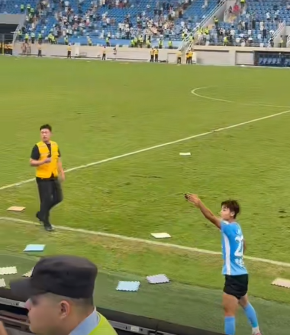 keY, 岁的国青红, src