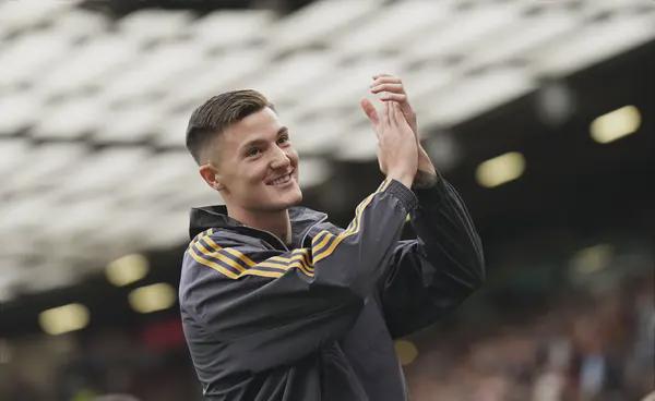 有成行, 维斯, 年首次参观 有成行, 维斯, 年首次参观