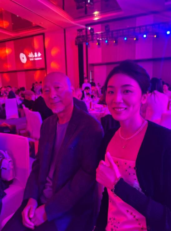 女孩子们拿, facd