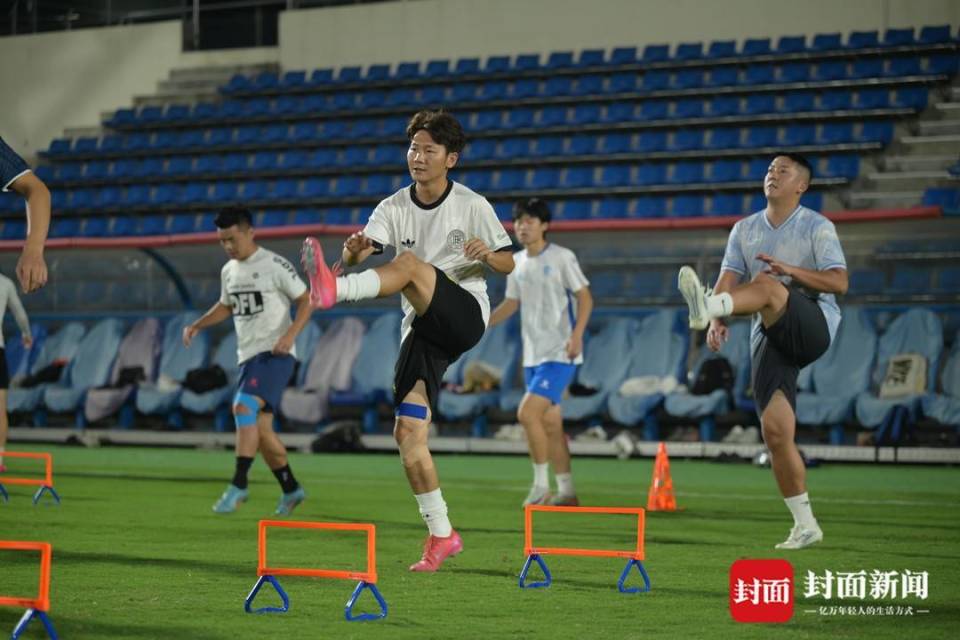 后一名没有, 助理教练团