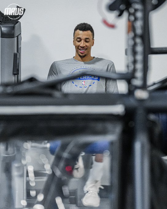 晒出一组球, img