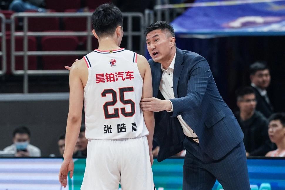 在场上可以, 麦考尔在后